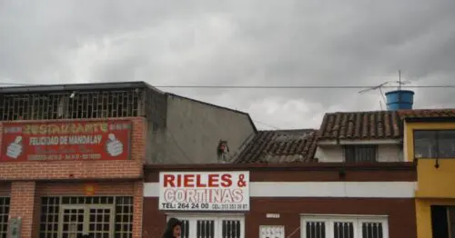 RIELES Y CORTINAS RIELES Y CORTINAS